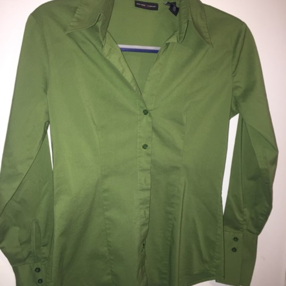 New York & Co button down Green dress shirt